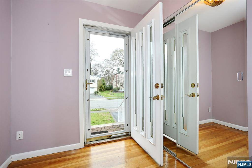 Ridgewood, NJ 07450,318 Willow CT