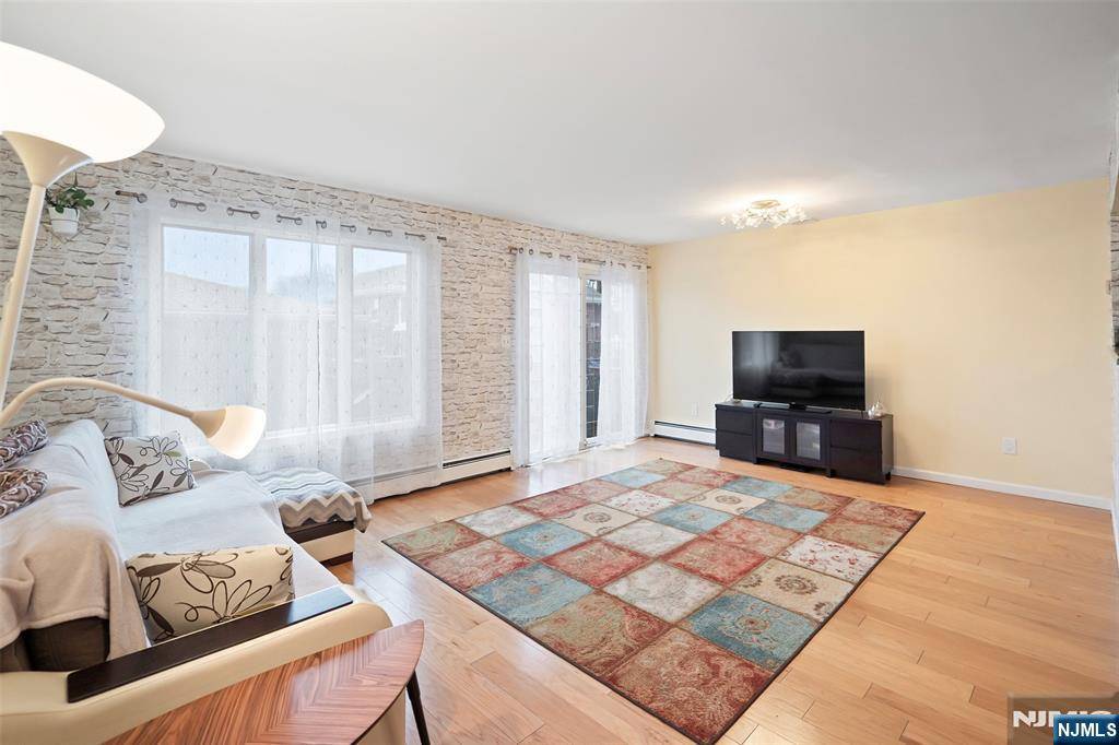 Lodi, NJ 07644,7 Staal LN