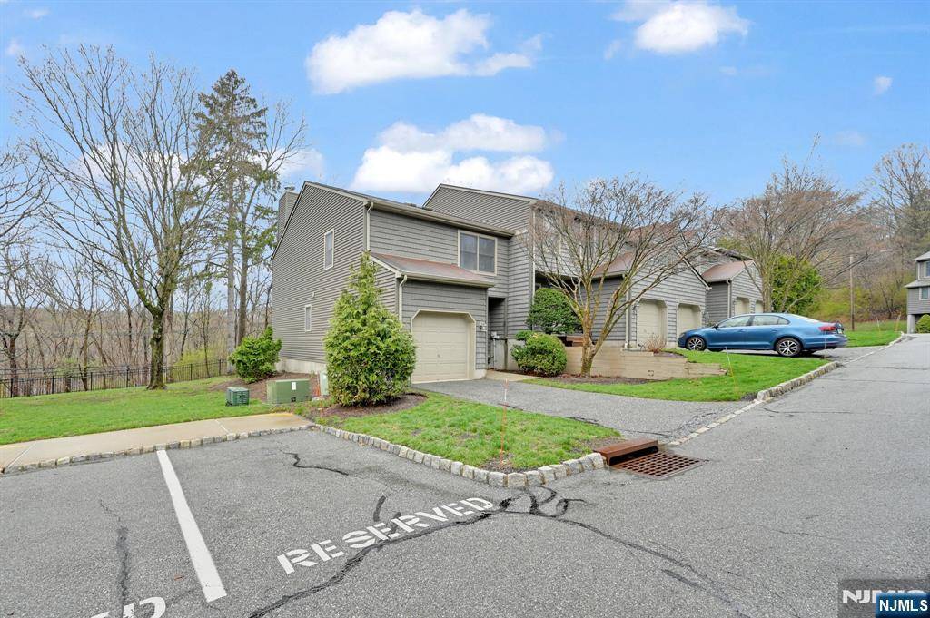 Bloomingdale, NJ 07403,20 Mountain Ridge RD