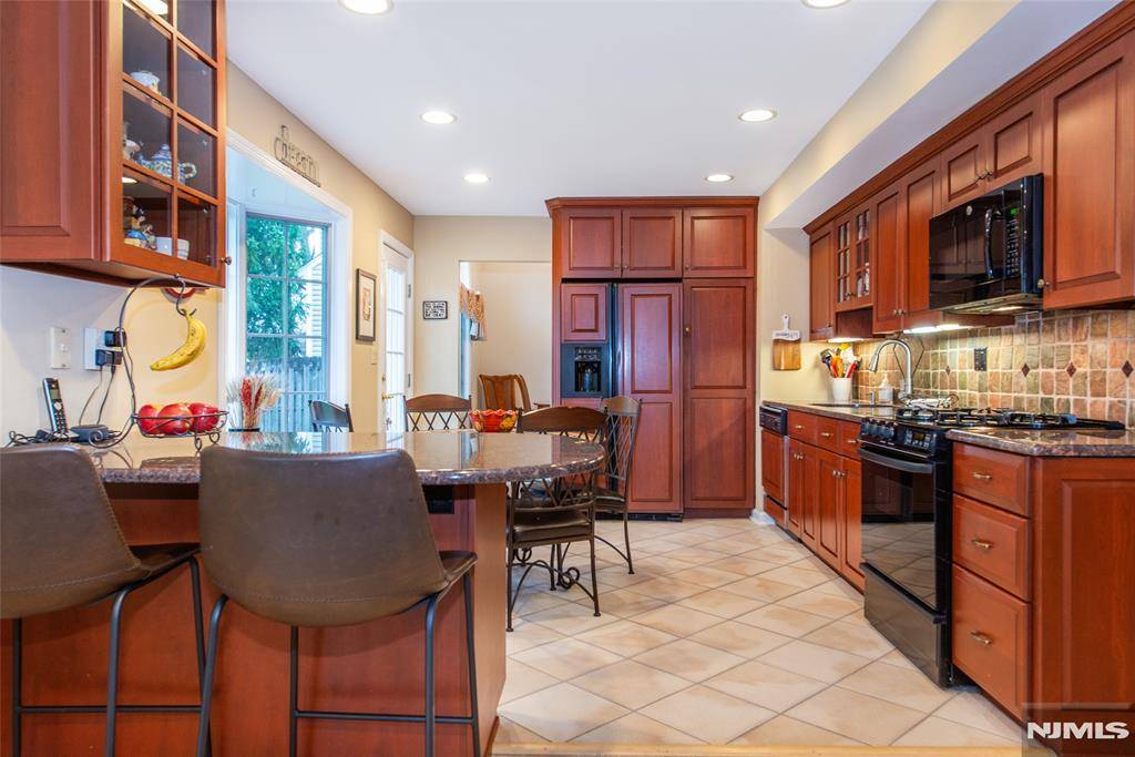 Wayne, NJ 07470,7 Sherwood ST