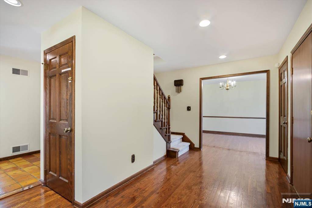 Wayne, NJ 07470,4 Pine Tree DR