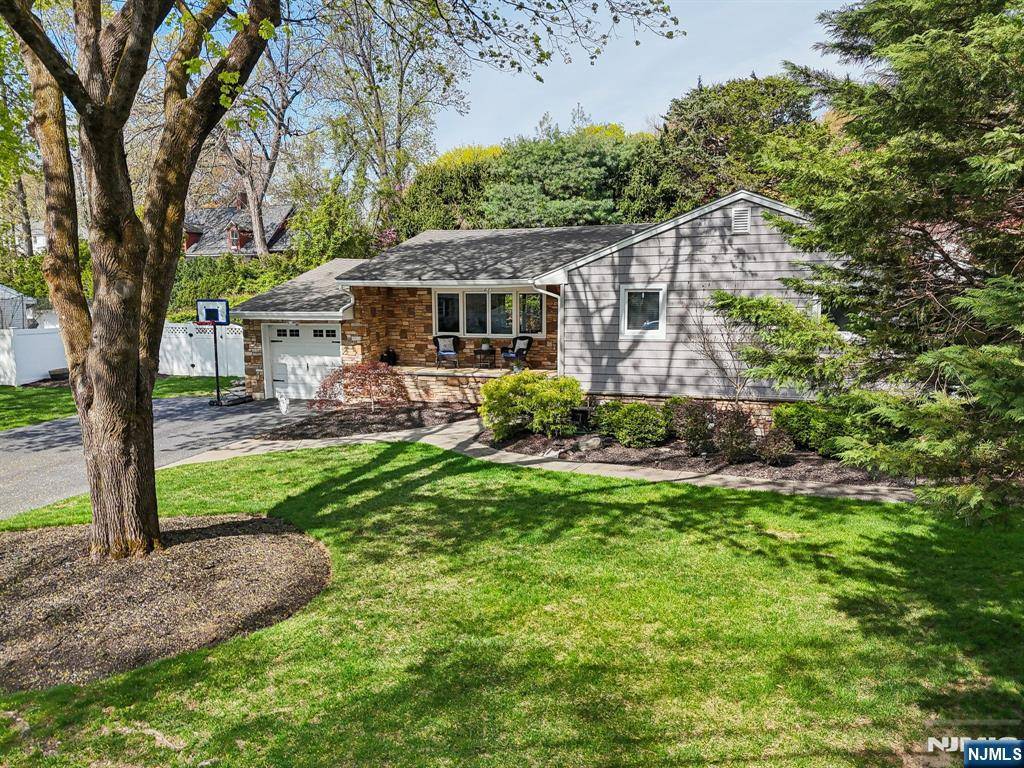 Hillsdale, NJ 07642,27 Ell RD