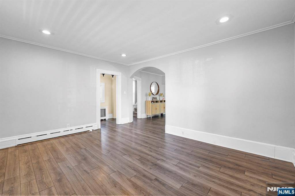Totowa, NJ 07512,699 Riverview DR