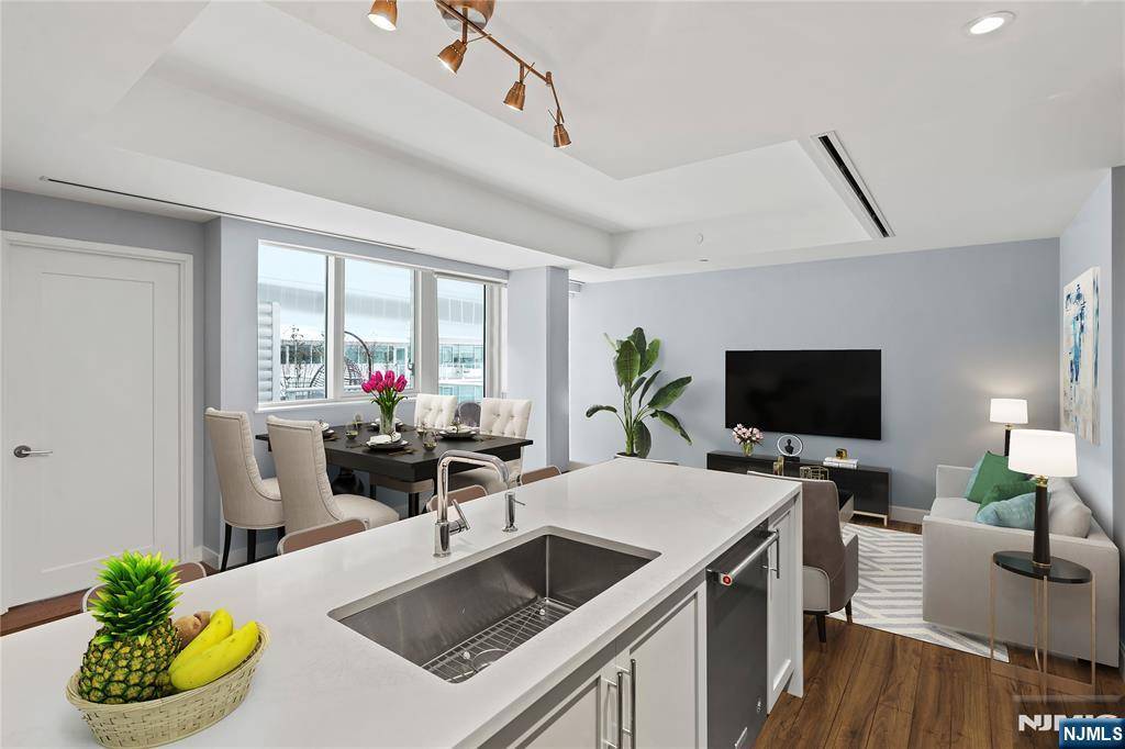 Weehawken, NJ 07086,800 Ave At Port Imperial #513