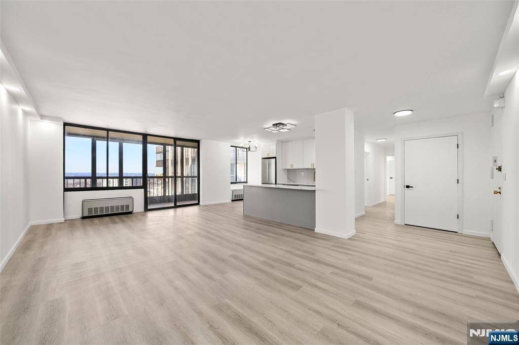 Cliffside Park, NJ 07010,300 Winston DR #2519