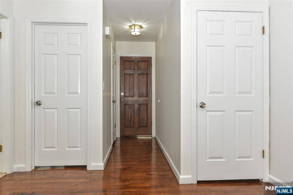 Ramsey, NJ 07446,21 Chelsea CT #6D