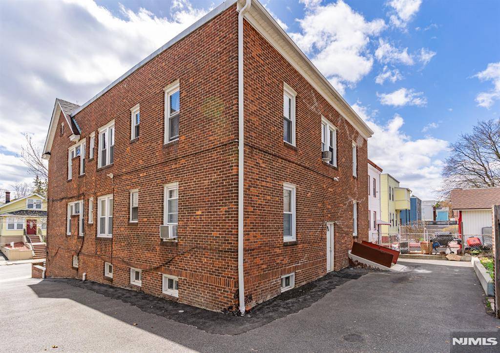 Newark, NJ 07106,13-15 Finlay PL