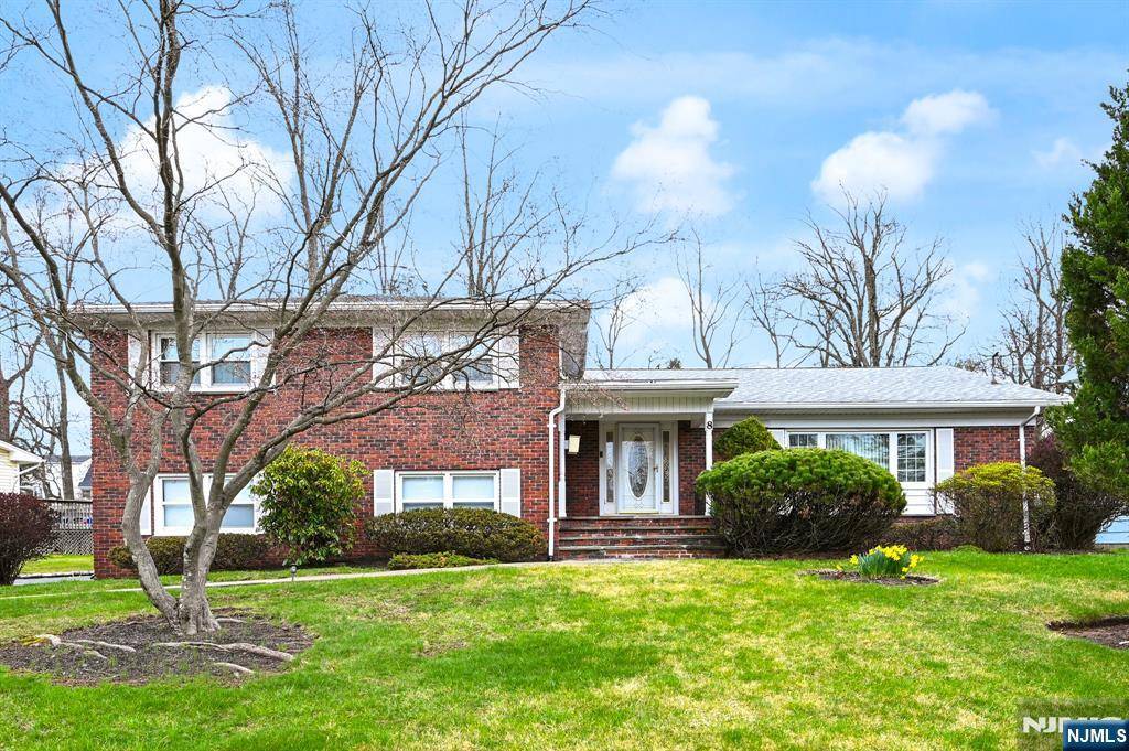 West Orange, NJ 07052,8 Hepworth PL