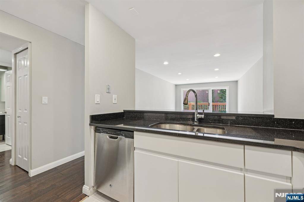 Edgewater, NJ 07020,302 Nelson CT #302