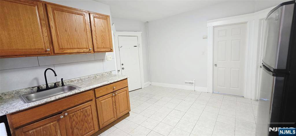 Passaic, NJ 07055,898 Main AVE #2A