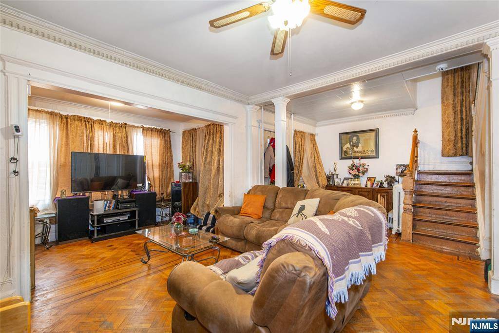 Newark, NJ 07112,127 Lyons AVE