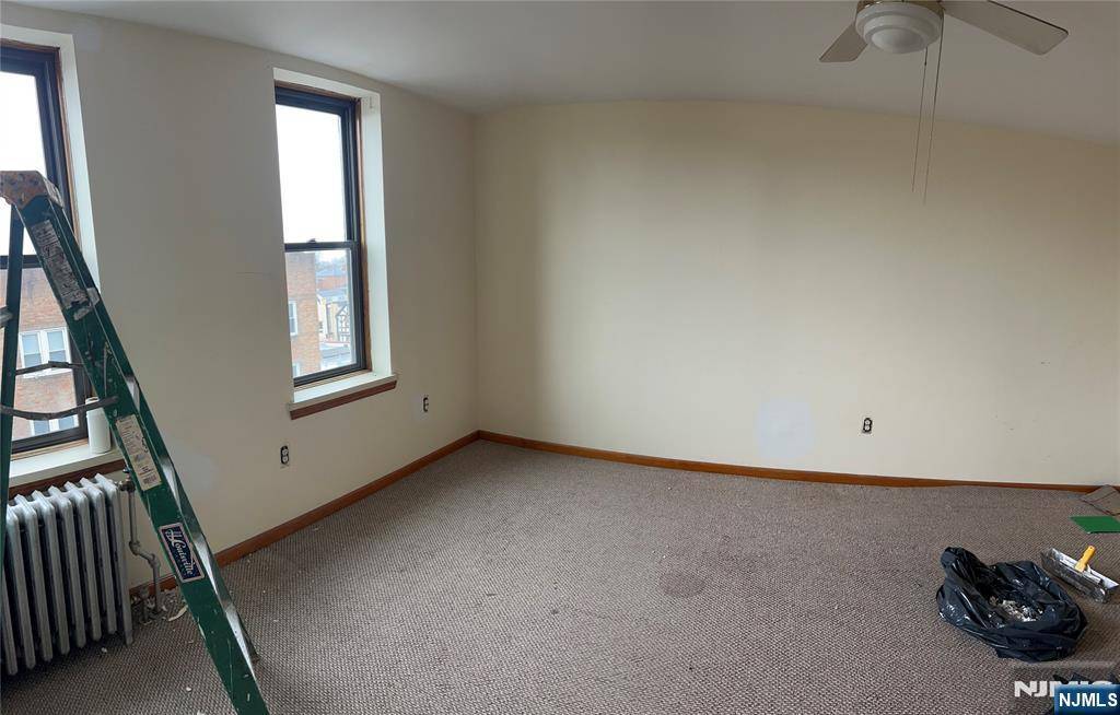 Cliffside Park, NJ 07010,287 Lawton AVE #17
