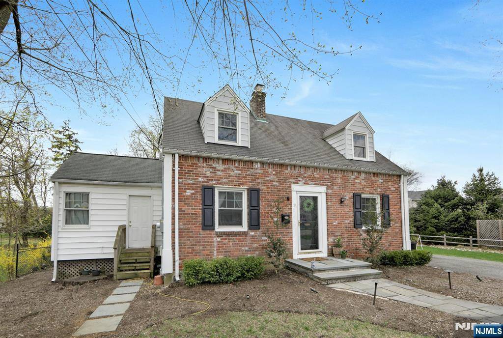 Midland Park, NJ 07432,19 Linwood AVE