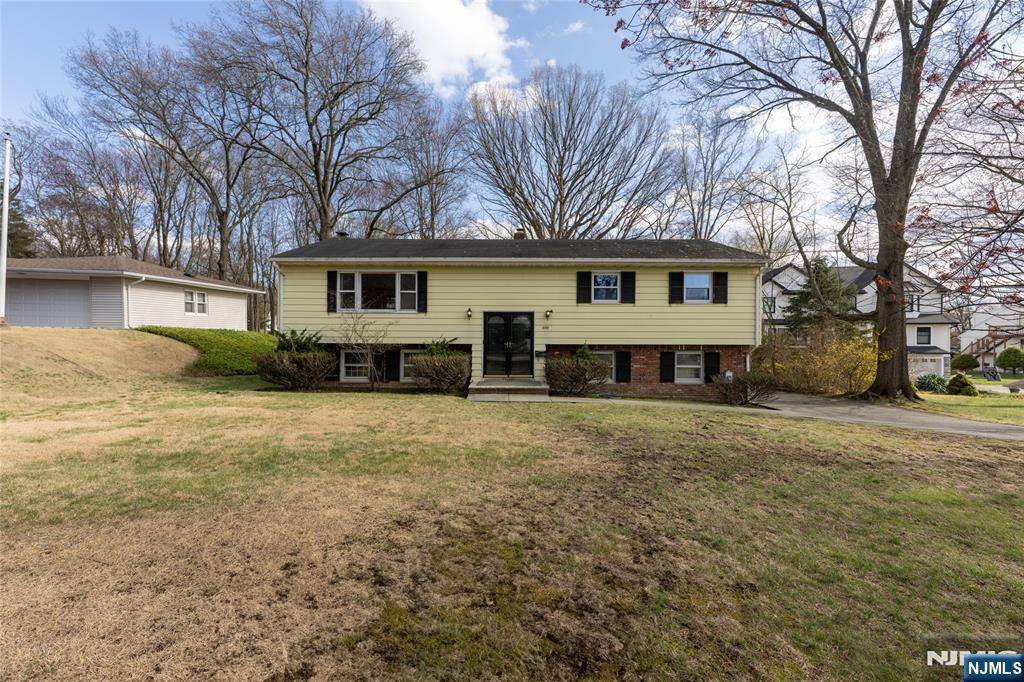 Wayne, NJ 07470,176 Laauwe AVE