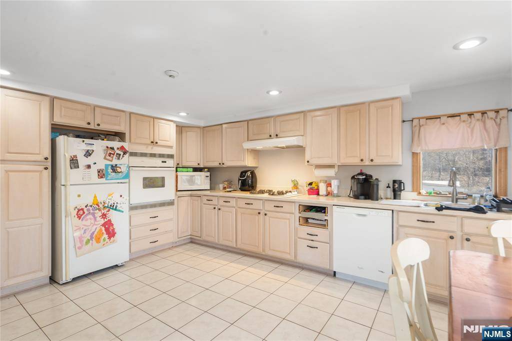 Rockaway Township, NJ 07866,10 Stony Brook