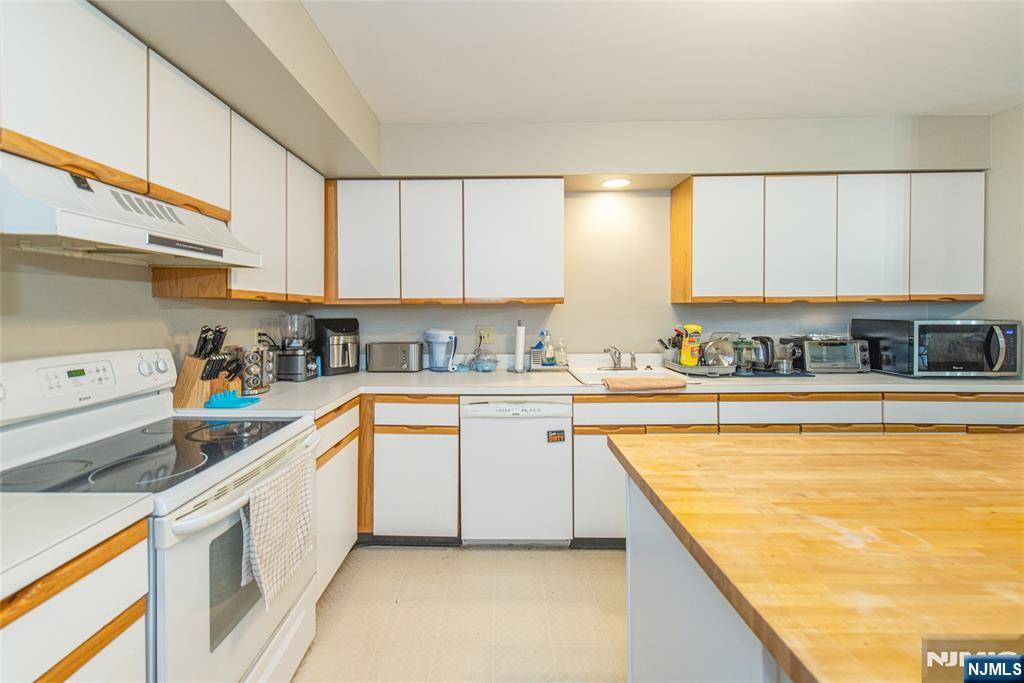 Clifton, NJ 07013,79 Adams TER #79