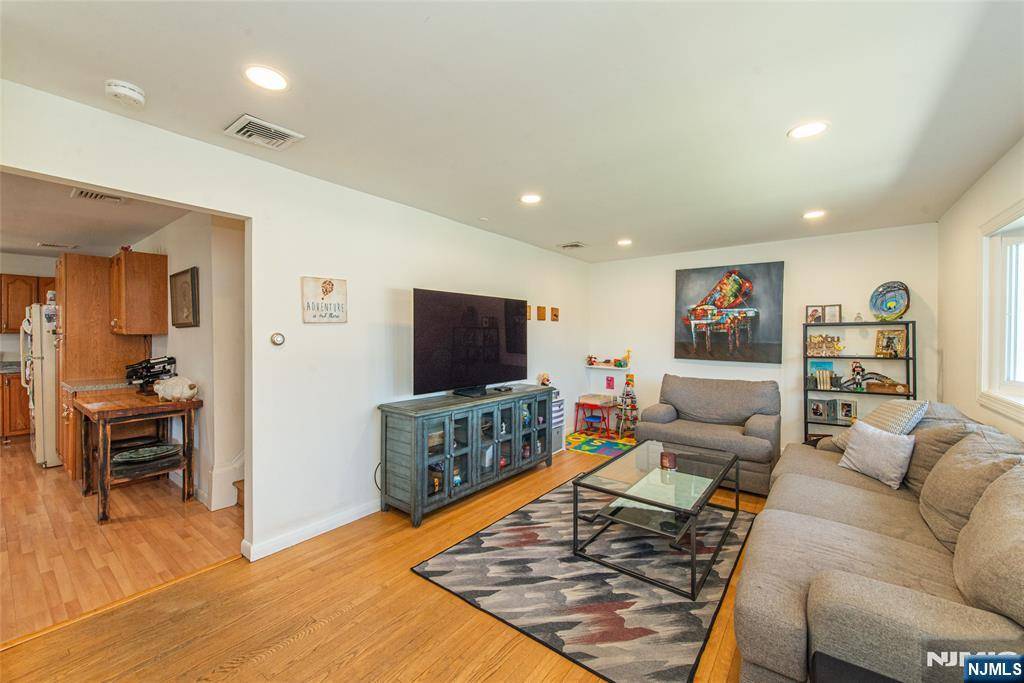 Wayne, NJ 07470,72 Baywood