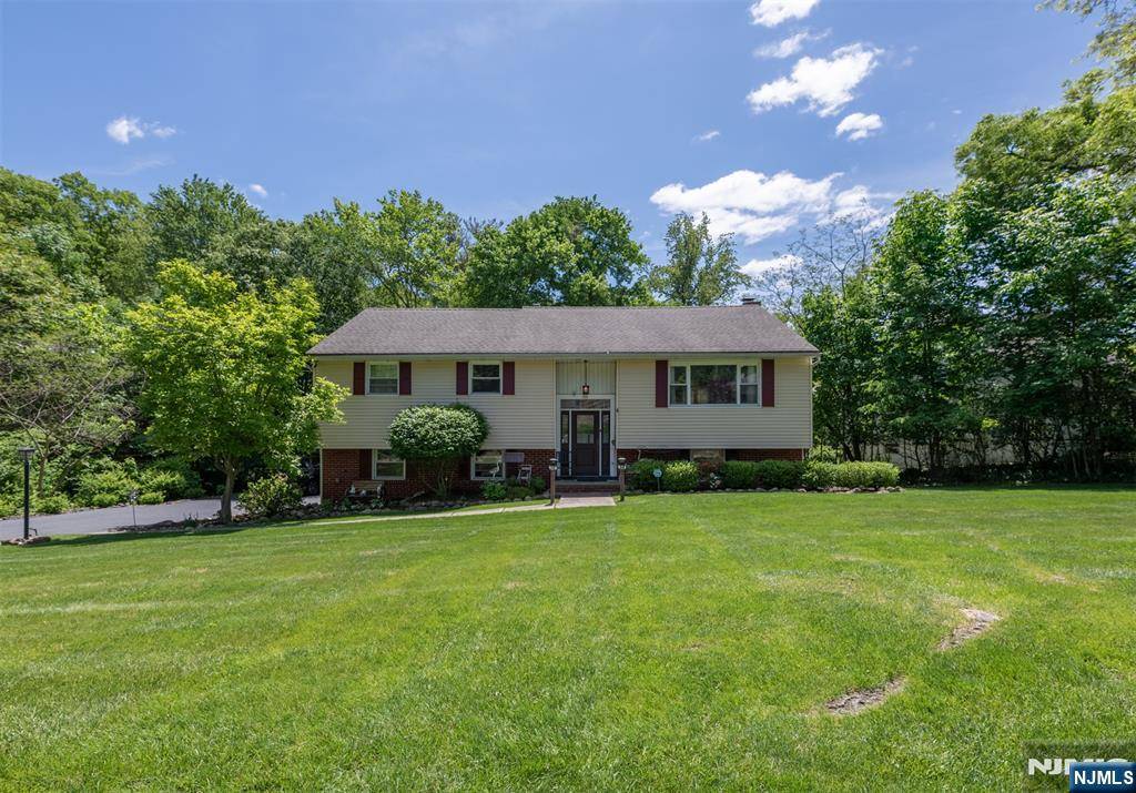 Ramsey, NJ 07446,50 Norman DR