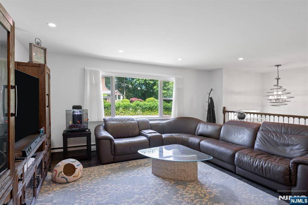 Ramsey, NJ 07446,50 Norman DR