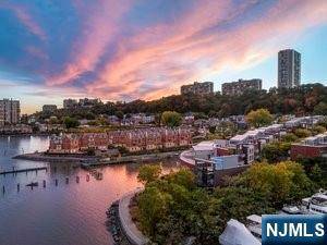 Edgewater, NJ 07020,11 Vela WAY #11