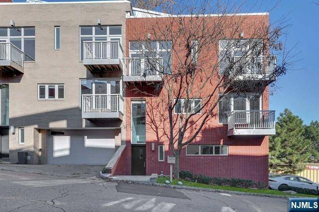 Edgewater, NJ 07020,11 Vela WAY #11