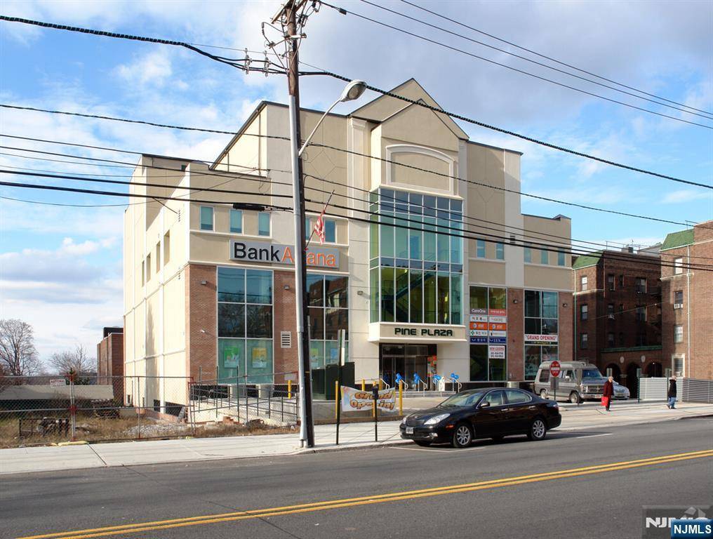 Palisades Park, NJ 07650,7 Broad AVE #102