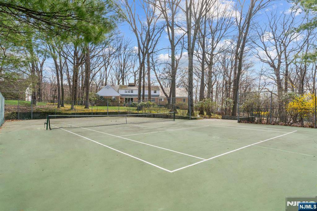 Tenafly, NJ 07670,23 Stonybrook RD
