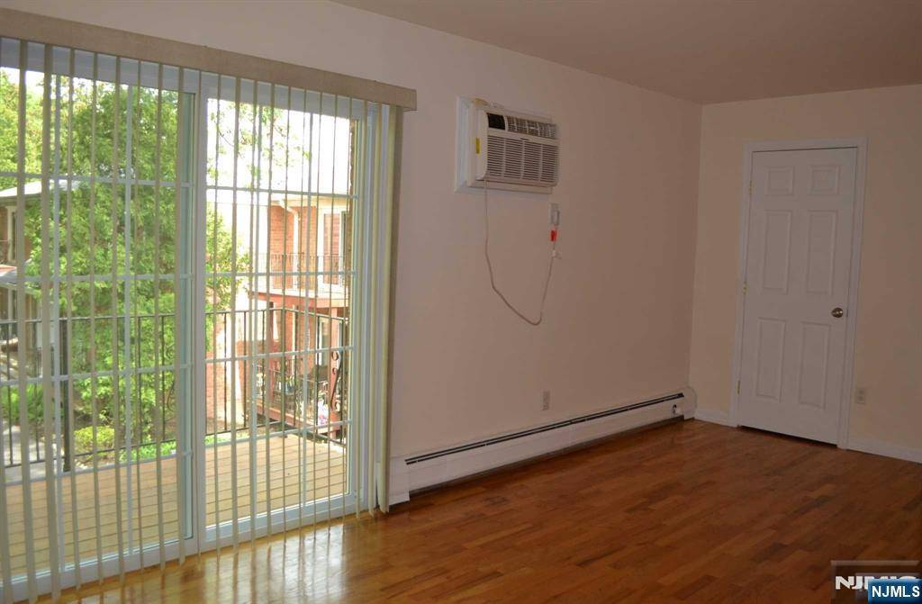 Midland Park, NJ 07432,110 Midland AVE #5B