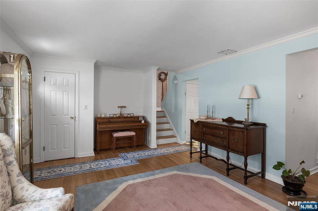 Glen Rock, NJ 07452,69 Midwood RD