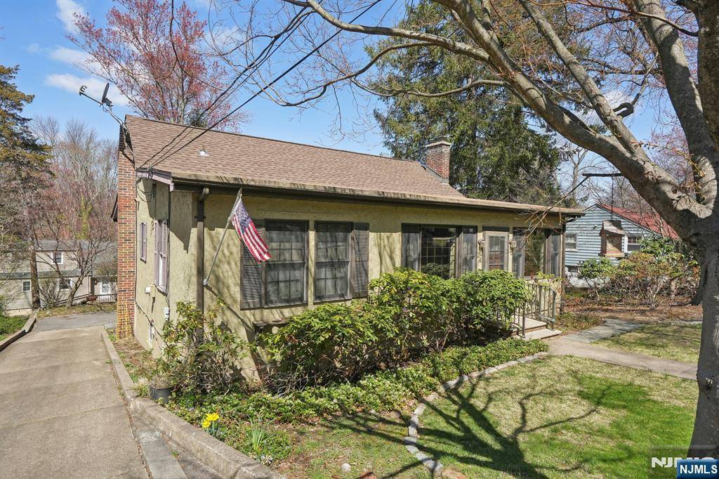 Wayne, NJ 07470,24 Lake TRL