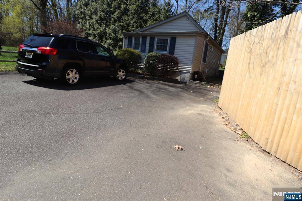 Wyckoff, NJ 07481,41 Wyckoff AVE #2