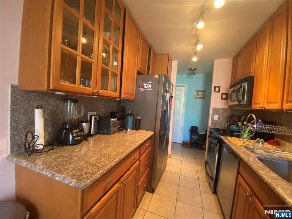 Nutley, NJ 07110,10 River #H