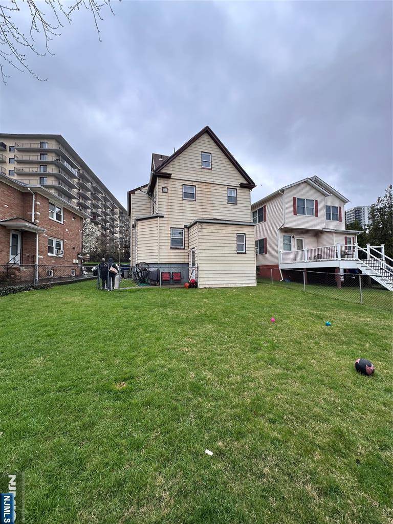 Hackensack, NJ 07601,242 3rd ST