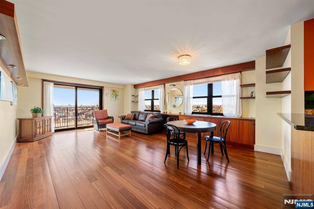 North Bergen, NJ 07047,7855 Boulevard East #15L