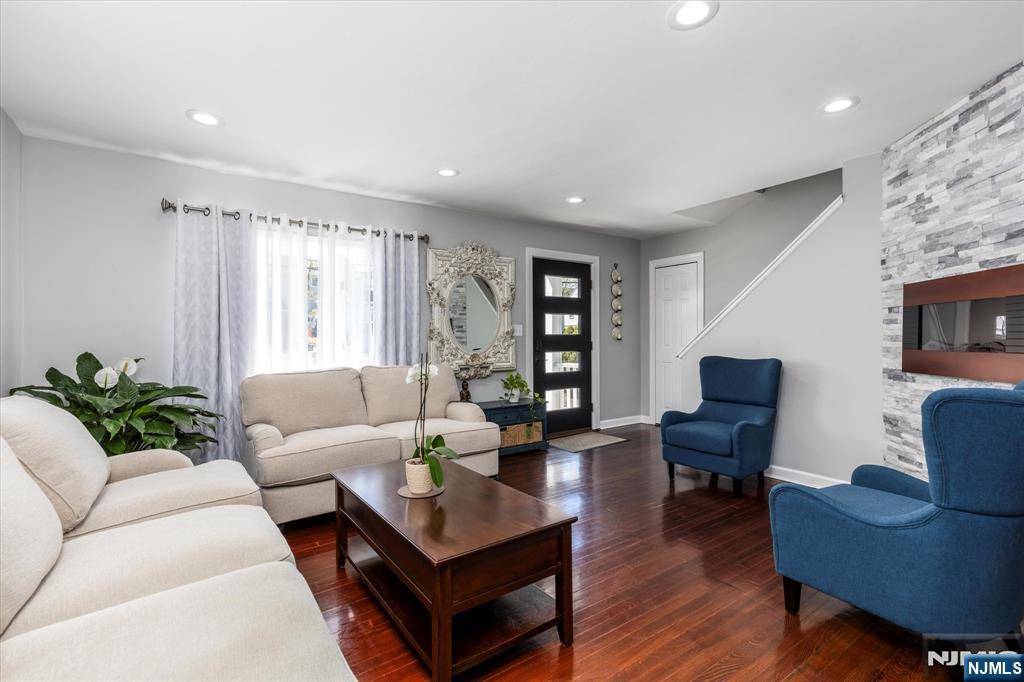 Clifton, NJ 07014,64 South Pkwy