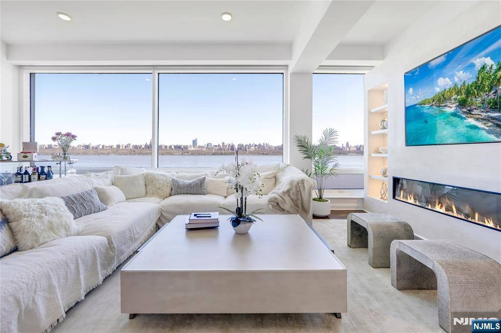 Edgewater, NJ 07020,9 Somerset LN #403-404