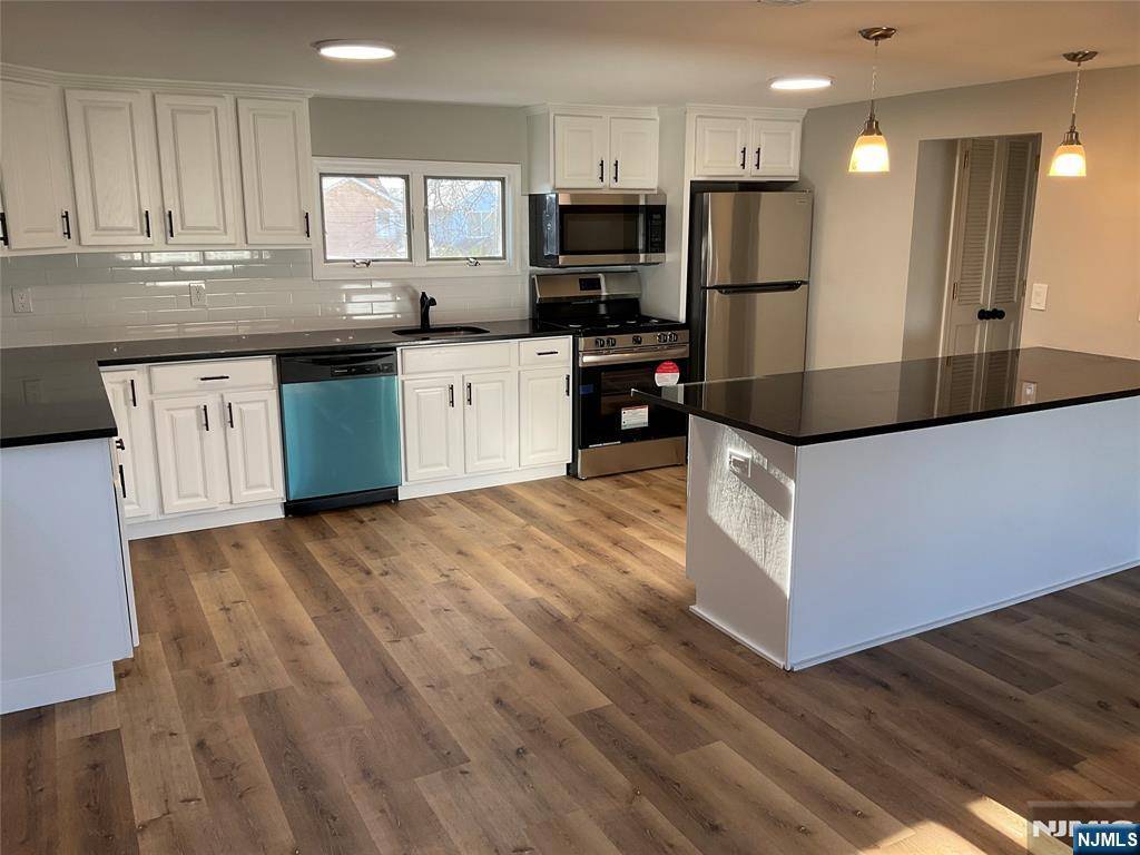 Lyndhurst, NJ 07071,200 Forest AVE #2