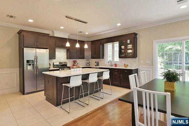 Tenafly, NJ 07670,175 Tenafly RD