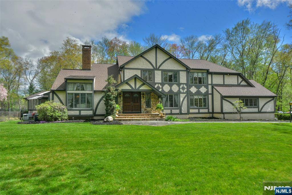 Saddle River, NJ 07458,40 Mohegan TRL