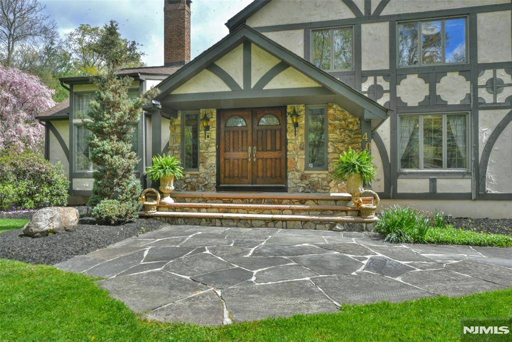 Saddle River, NJ 07458,40 Mohegan TRL