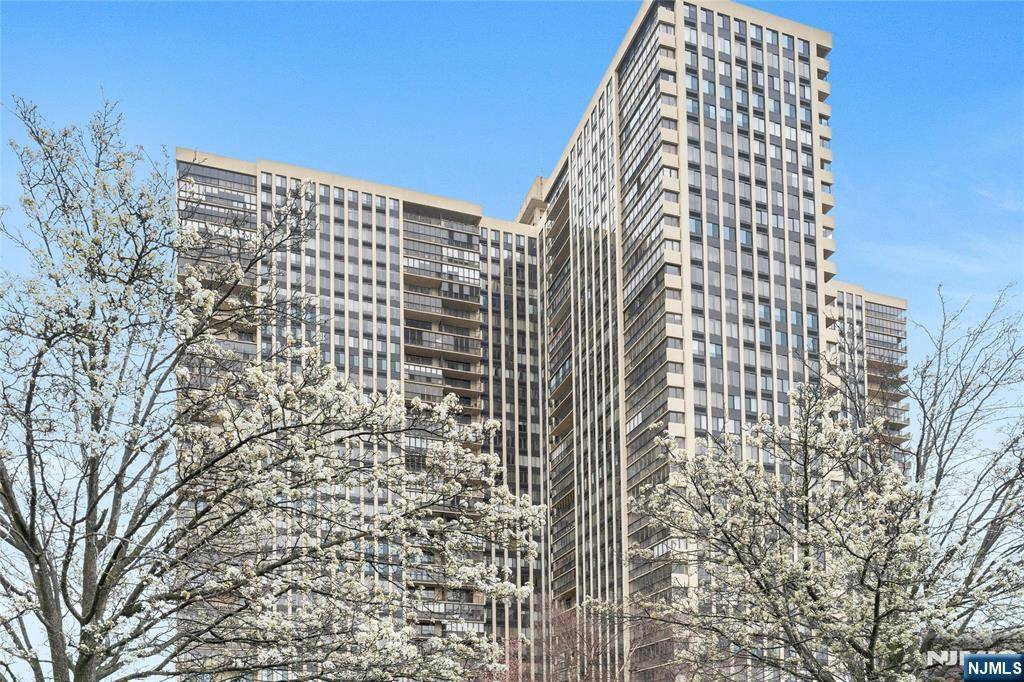 Cliffside Park, NJ 07010,200 Winston DR #1001