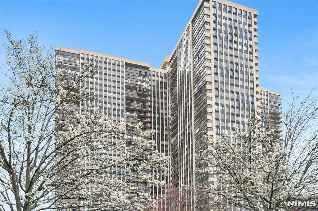 Cliffside Park, NJ 07010,200 Winston DR #1001