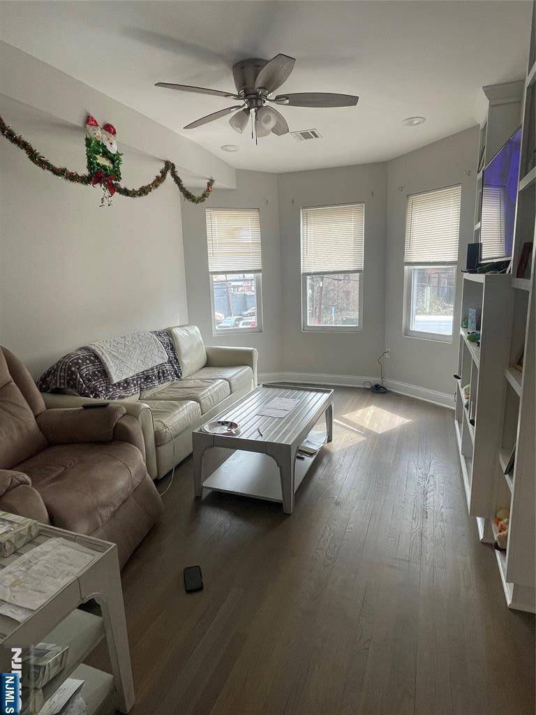 Hawthorne, NJ 07506,144 8th ST