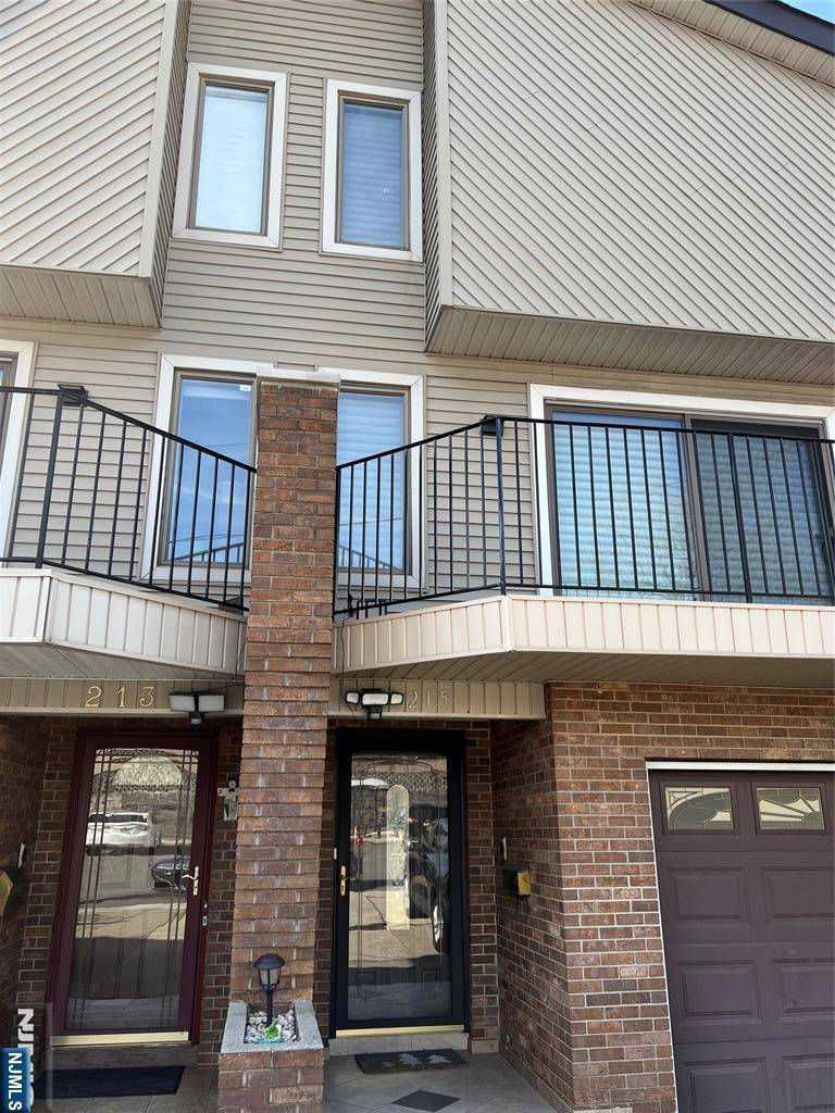 Palisades Park, NJ 07650,215 12th ST #2