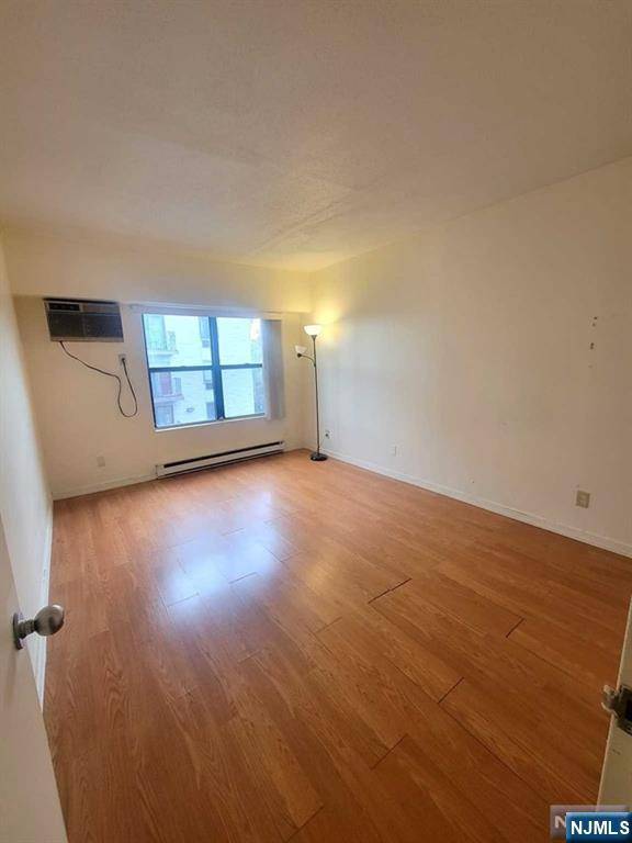 Hackensack, NJ 07601,110-14 Sussex ST #2C