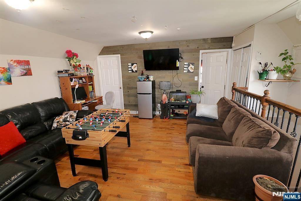 Newark, NJ 07105,143 Tichenor ST