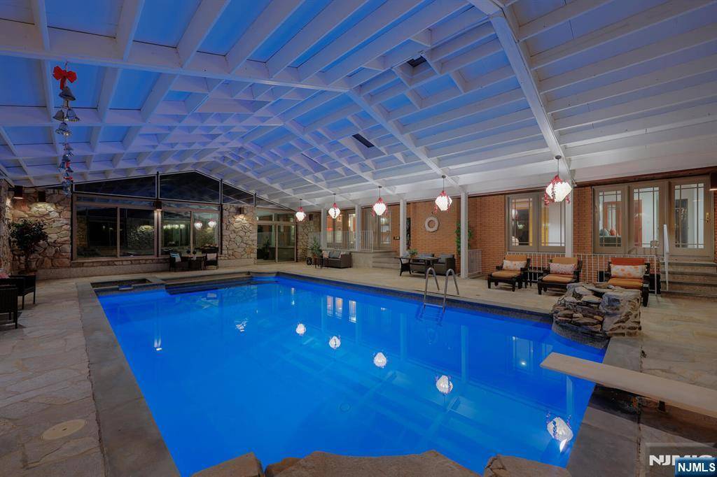 Saddle River, NJ 07458,91 Chestnut Ridge RD