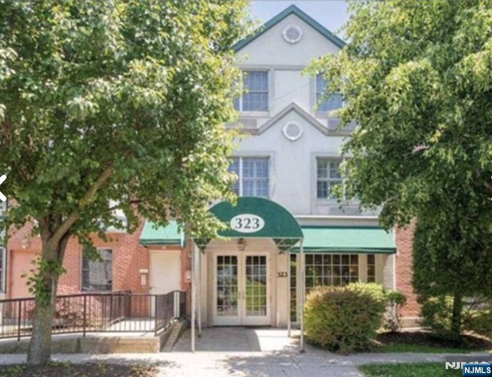 Teaneck, NJ 07666,323 Willow ST #2J