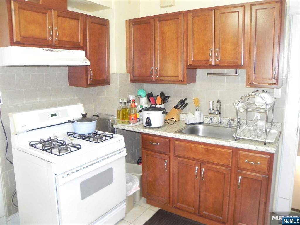 Little Ferry, NJ 07643,33 Hartwick ST
