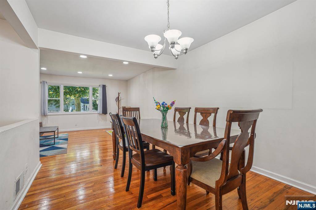 Livingston, NJ 07039,62 Bryant DR